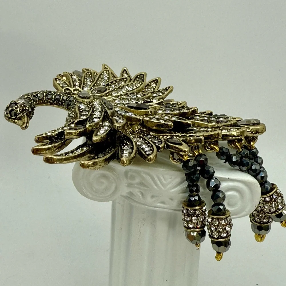 Heidi Daus “Graceful Beauty” Swan Brooch – Crystal Pave Statement Pin – Dangle - Picture 9 of 16